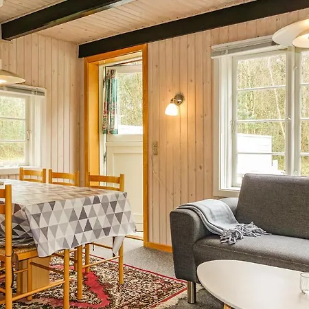 Casa de Férias Lovely In Aakirkeby With Wifi