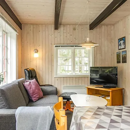 Lovely In Aakirkeby With Wifi Casa de Férias Vester Somarken